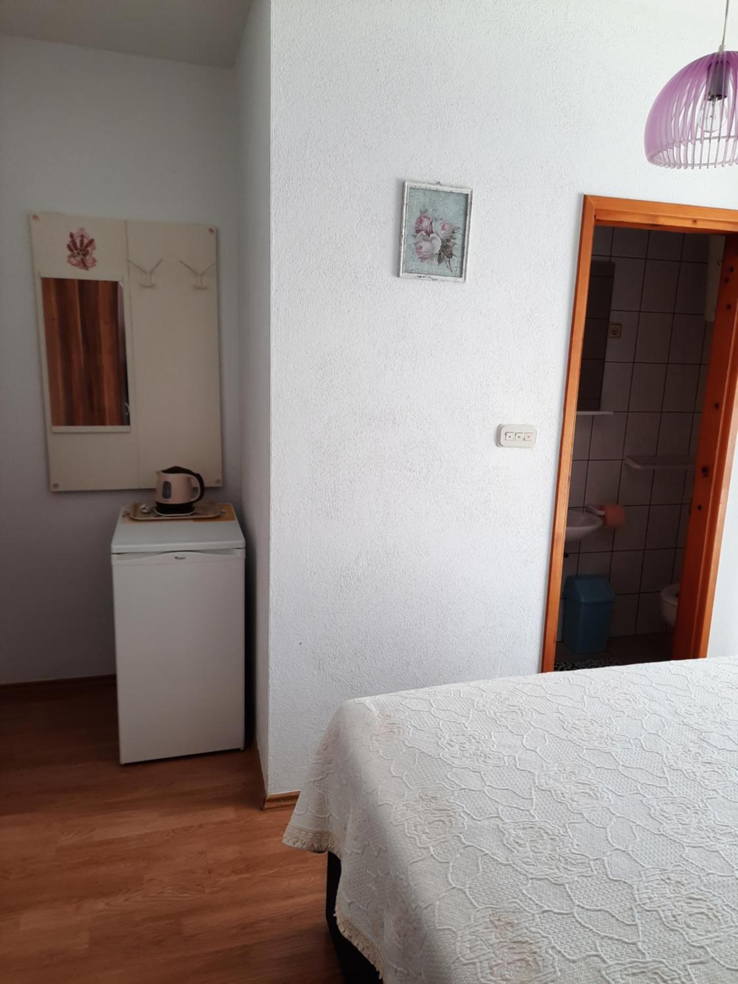 Apartments Marjanovic Bol Bilik gambar