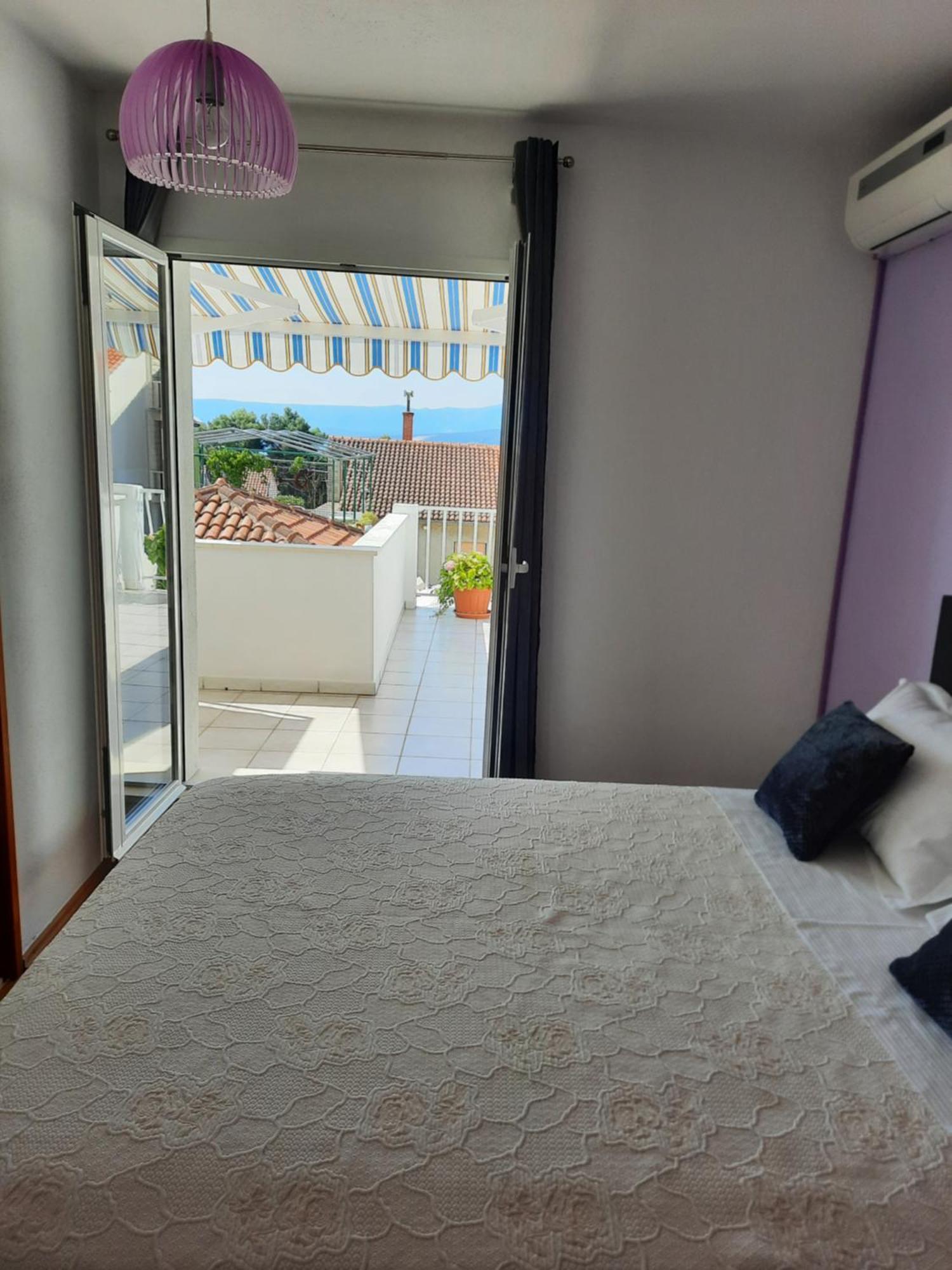 Apartments Marjanovic Bol Bilik gambar