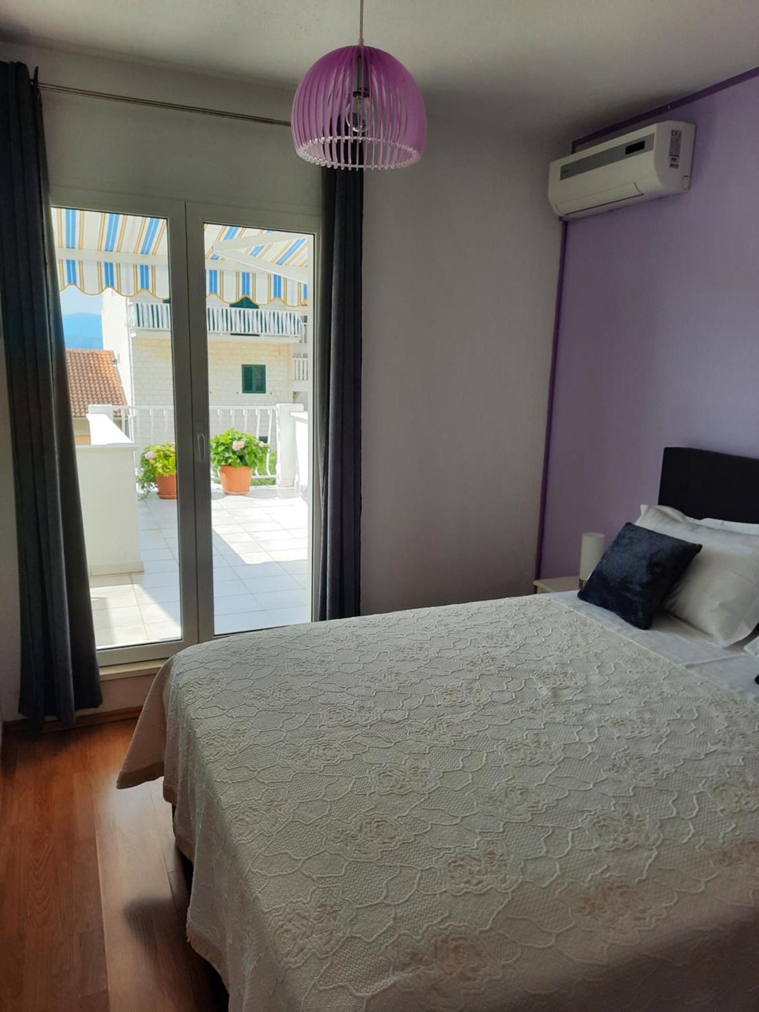 Apartments Marjanovic Bol Bilik gambar